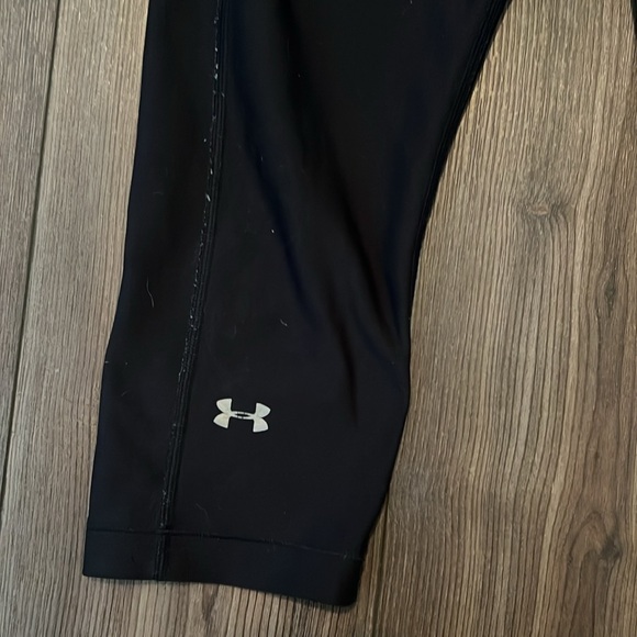 Under Armour Capris size medium - Picture 2 of 5